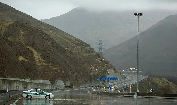 مسدود شدن جاده چالوس و آزادراه تهران شمال به دلیل بارندگی شدید مسدود شدن جاده چالوس و آزادراه تهران شمال به دلیل بارندگی شدید