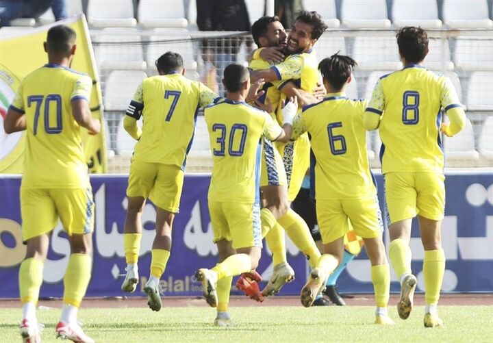 صدرنشینی فجرسپاسی با سومین برد متوالی/ سقوط ۴ پلهای شهر بابک صدرنشینی فجرسپاسی با سومین برد متوالی/ سقوط ۴ پلهای شهر بابک