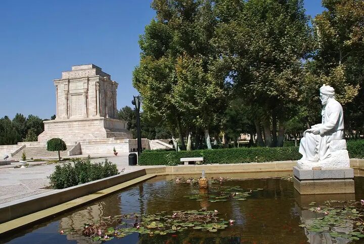 بازدید از آرامگاه فردوسی امروز رایگان است بازدید از آرامگاه فردوسی امروز رایگان است