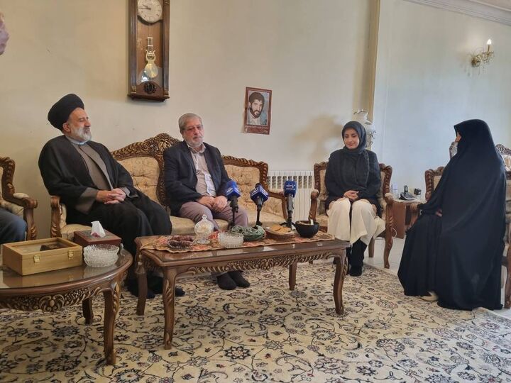 دیدار نماینده ولی فقیه در بنیاد شهید با فرزندان دختر شاهد به مناسبت دهه کرامت دیدار نماینده ولی فقیه در بنیاد شهید با فرزندان دختر شاهد به مناسبت دهه کرامت