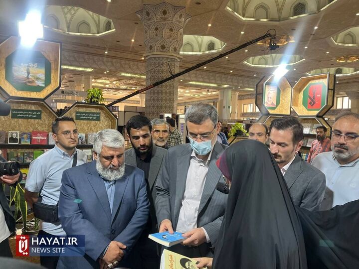 بازدید رئیس بنیاد شهید و امور ایثارگران از نمایشگاه کتاب تهران بازدید رئیس بنیاد شهید و امور ایثارگران از نمایشگاه کتاب تهران
