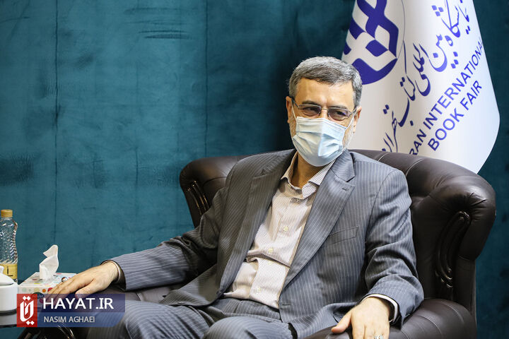 بازدید رئیس بنیاد شهید و امور ایثارگران از نمایشگاه کتاب تهران