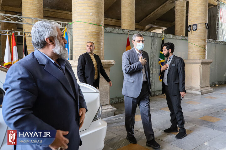 بازدید رئیس بنیاد شهید و امور ایثارگران از نمایشگاه کتاب تهران
