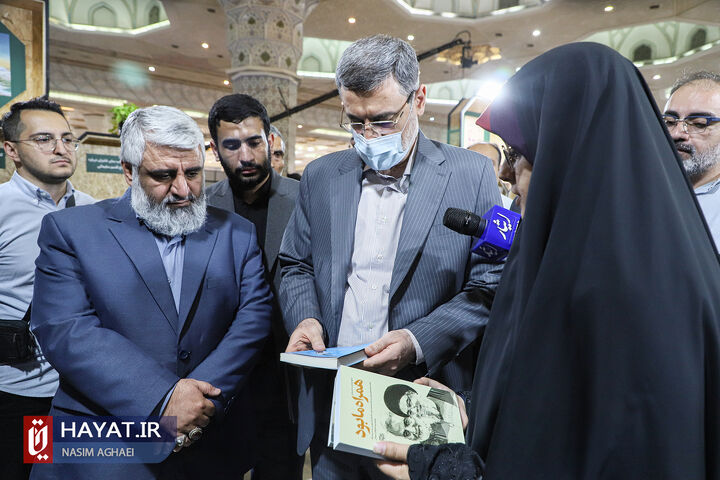 بازدید رئیس بنیاد شهید و امور ایثارگران از نمایشگاه کتاب تهران