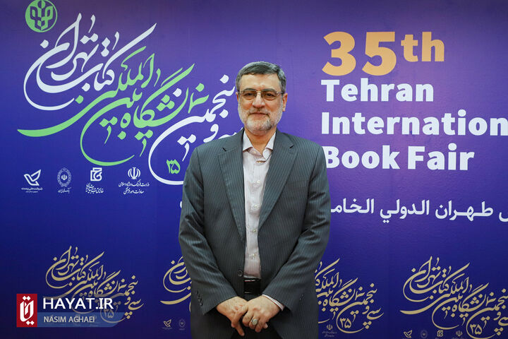بازدید رئیس بنیاد شهید و امور ایثارگران از نمایشگاه کتاب تهران