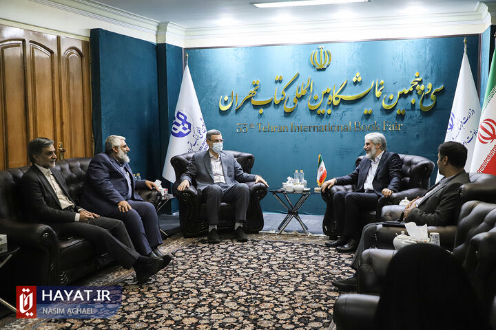بازدید رئیس بنیاد شهید و امور ایثارگران از نمایشگاه کتاب تهران
