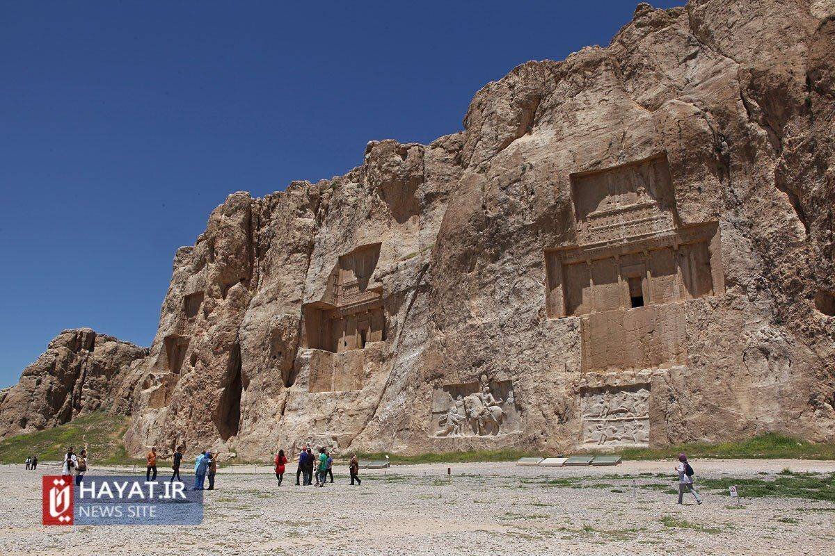 آسیب خطرناک به نقش رستم در اثر نشست زمین + عکس