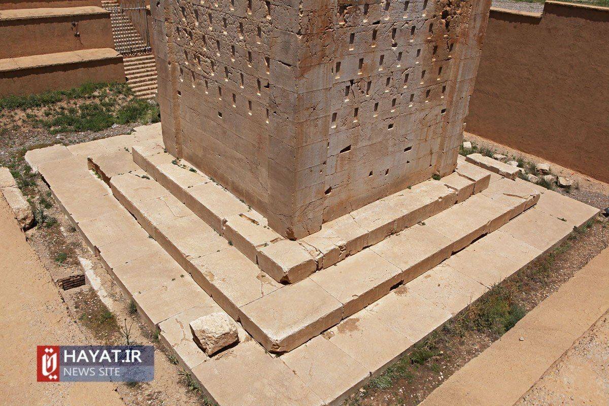 آسیب خطرناک به نقش رستم در اثر نشست زمین + عکس