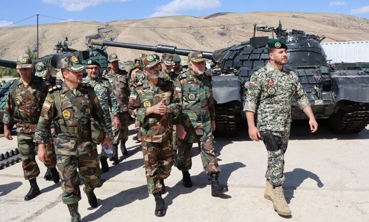 بازدید فرمانده کل ارتش از پادگان ابوذر بازدید فرمانده کل ارتش از پادگان ابوذر