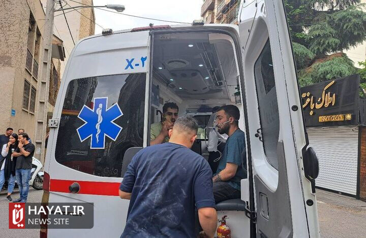 حریق در هایپرمارکت ۶ مصدوم برجای گذاشت/ یک آتشنشان نیز مصدوم و به صورت سرپایی درمان شد + تصاویر حریق در هایپرمارکت ۶ مصدوم برجای گذاشت/ یک آتشنشان نیز مصدوم و به صورت سرپایی درمان شد + تصاویر