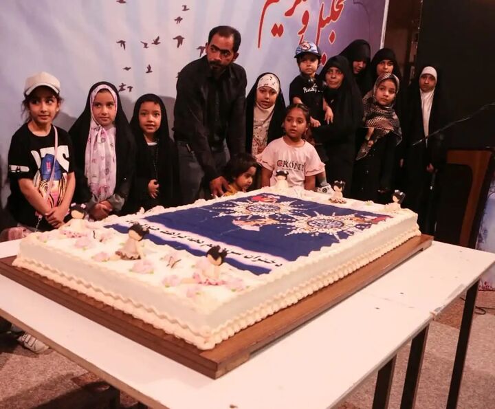 برش کیک برای ۵۰ دختر شهید کرمان برش کیک برای ۵۰ دختر شهید کرمان