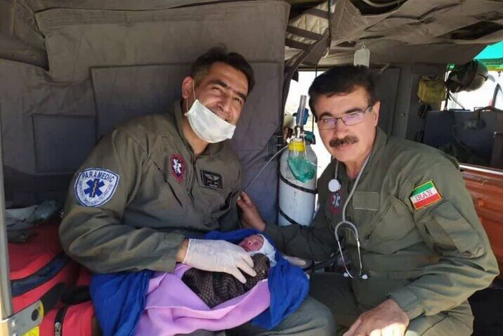 تولد نوزاد در بالگرد هوانیروز کرمانشاه تولد نوزاد در بالگرد هوانیروز کرمانشاه