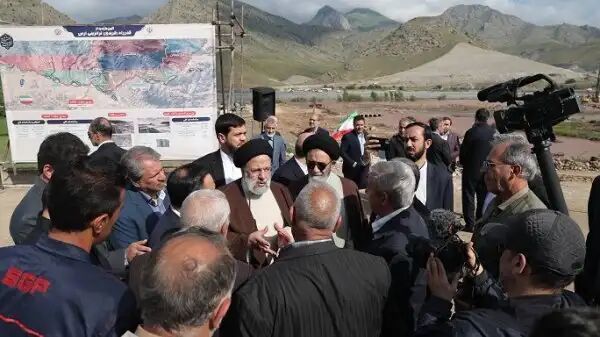 بازدید رئیس جمهور از پروژه ترانزیتی جادهای و ریلی ارس بازدید رئیس جمهور از پروژه ترانزیتی جادهای و ریلی ارس