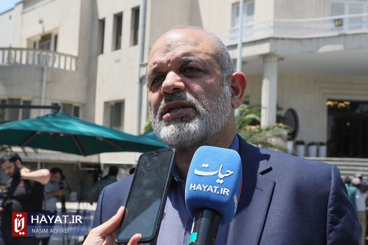 بکارگیری اتباع بیگانه غیرمجاز توسط کارفرمایان تخلف است و با آنها برخورد میشود بکارگیری اتباع بیگانه غیرمجاز توسط کارفرمایان تخلف است و با آنها برخورد میشود