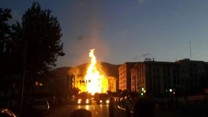 آتشسوزی انبار یک داروخانه در شهران آتشسوزی انبار یک داروخانه در شهران