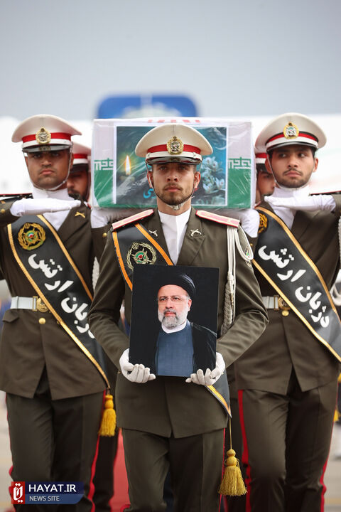 استقبال از پیکر رئیس جمهور شهید و همراهان در فرودگاه مهرآباد