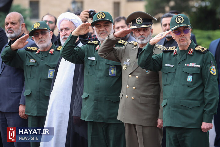 استقبال از پیکر رئیس جمهور شهید و همراهان در فرودگاه مهرآباد