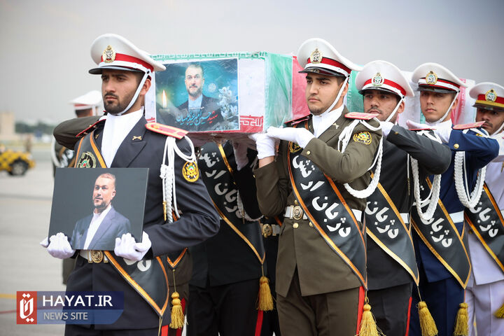 استقبال از پیکر رئیس جمهور شهید و همراهان در فرودگاه مهرآباد