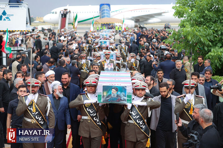 استقبال از پیکر رئیس جمهور شهید و همراهان در فرودگاه مهرآباد