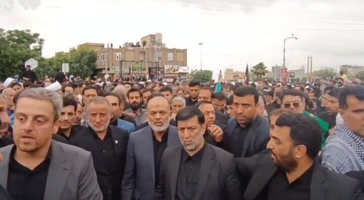 حضور وزیر کشور در مراسم تشییع شهدای راه خدمت در قم حضور وزیر کشور در مراسم تشییع شهدای راه خدمت در قم