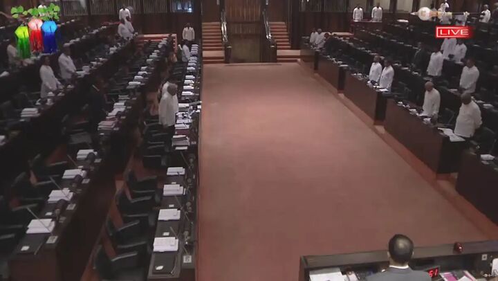 یک دقیقه سکوت در پارلمان سری‌لانکا به احترام رئیس جمهور ایران و شهدای همراه