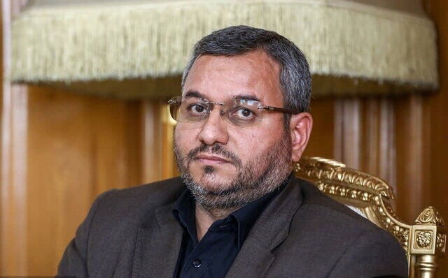 پس از پایان تشییع شهدای خدمت، نظافت برای بازگشت شهر به وضعیت عادی آغاز میشود پس از پایان تشییع شهدای خدمت، نظافت برای بازگشت شهر به وضعیت عادی آغاز میشود