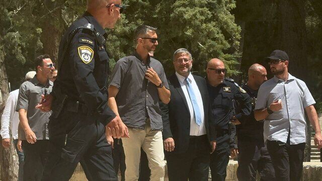 ورود غیرقانونی وزیر جنجالی صهیونیست به مسجد الاقصی ورود غیرقانونی وزیر جنجالی صهیونیست به مسجد الاقصی