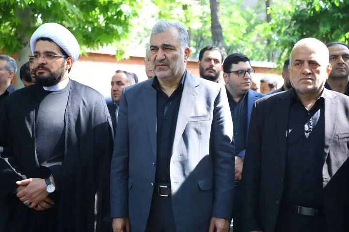 حضور سرپرست بانک دی در مراسم تشییع پیکر رئیس جمهور و دیگر شهدای خدمت حضور سرپرست بانک دی در مراسم تشییع پیکر رئیس جمهور و دیگر شهدای خدمت