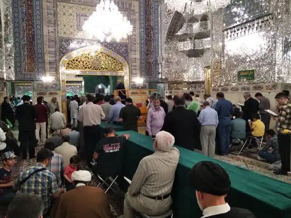 پیکر شهید رئیسی در رواق دارالحفاظ حرم امام رضا(ع) خاکسپاری میشود + عکس