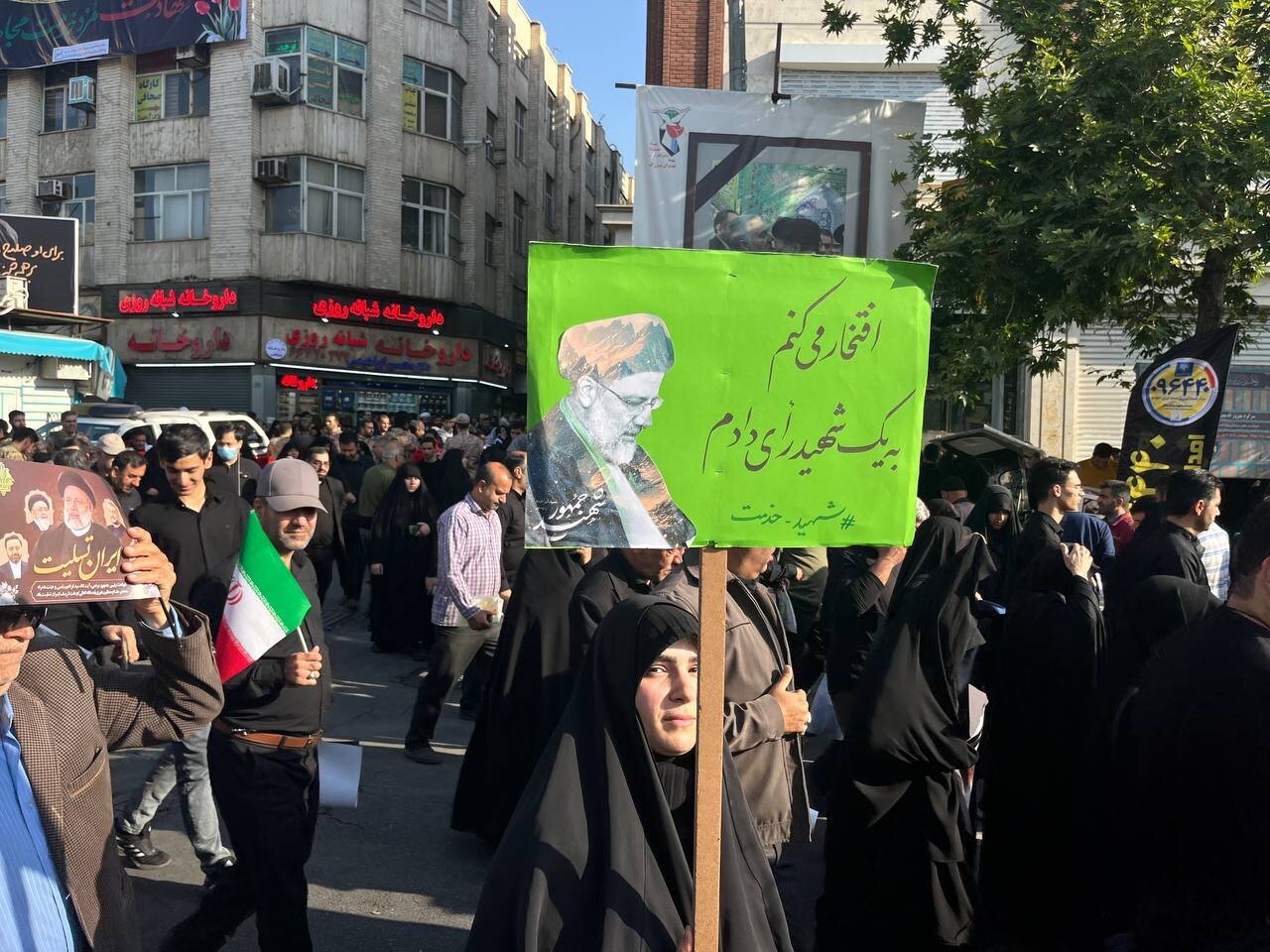مراسم تشییع پیکر رئیس جمهور شهید و همراهانش در تهران آغاز شد/ نماز ساعت 9 صبح به امامت رهبری اقامه می‌شود