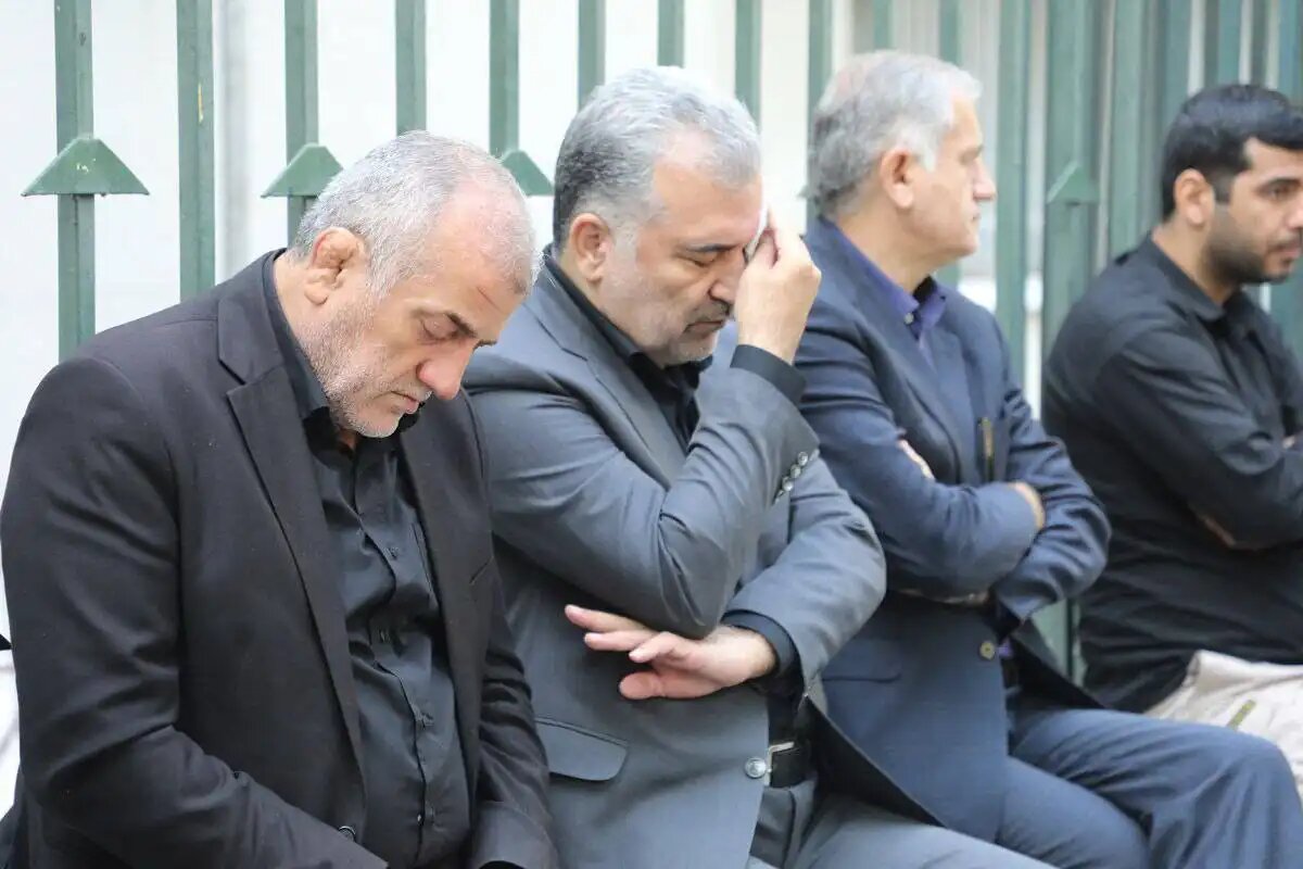 حضور سرپرست بانک دی در مراسم تشییع پیکر رئیس جمهور و دیگر شهدای خدمت