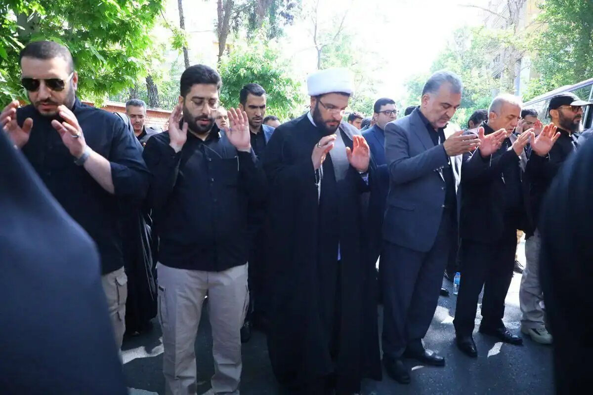 حضور سرپرست بانک دی در مراسم تشییع پیکر رئیس جمهور و دیگر شهدای خدمت