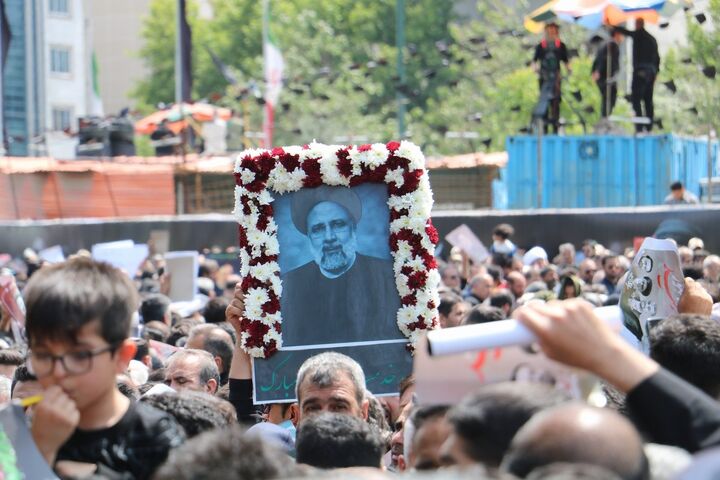 مراسم تشییع پیکر شهید جمهور آیتالله رئیسی در مشهد مراسم تشییع پیکر شهید جمهور آیتالله رئیسی در مشهد