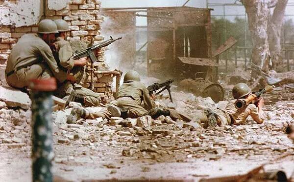 عملیات «بیتالمقدس» و نقش شهیدان متوسلیان و همت در «فتحالفتوح» خرمشهر