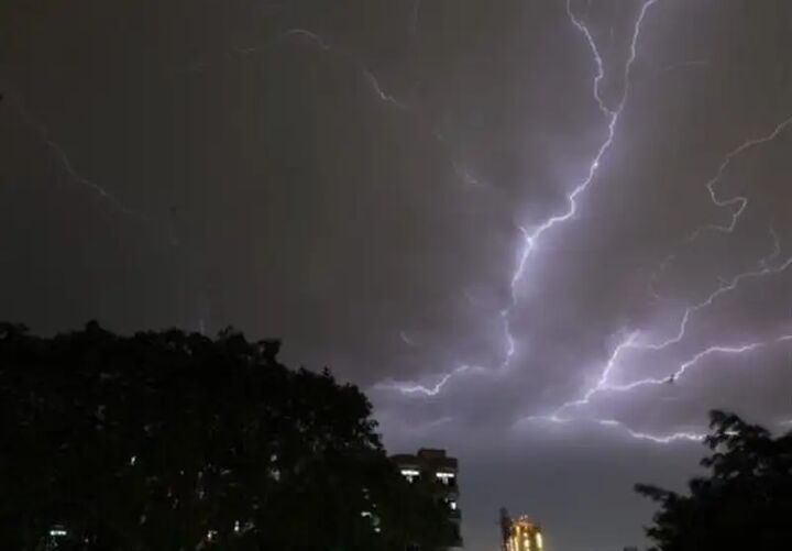 صاعقه جان یک پسربچه ۱۰ ساله در ماهنشان را گرفت صاعقه جان یک پسربچه ۱۰ ساله در ماهنشان را گرفت