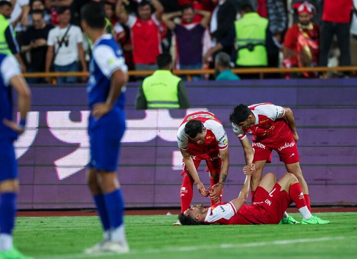 پرسپولیس شایسته قهرمانی است ولی هنوز چیزی تمام نشده/ استقلالیها در مورد تیم خودشان صحبت کنند پرسپولیس شایسته قهرمانی است ولی هنوز چیزی تمام نشده/ استقلالیها در مورد تیم خودشان صحبت کنند