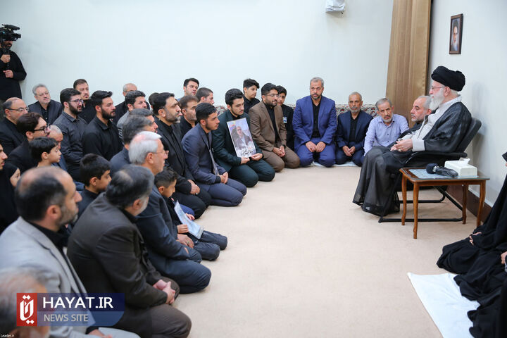 دیدار رهبر معظم انقلاب با خانوادههای شهدای خدمت