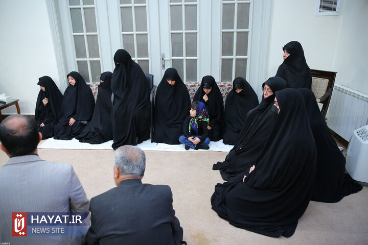 دیدار رهبر معظم انقلاب با خانوادههای شهدای خدمت