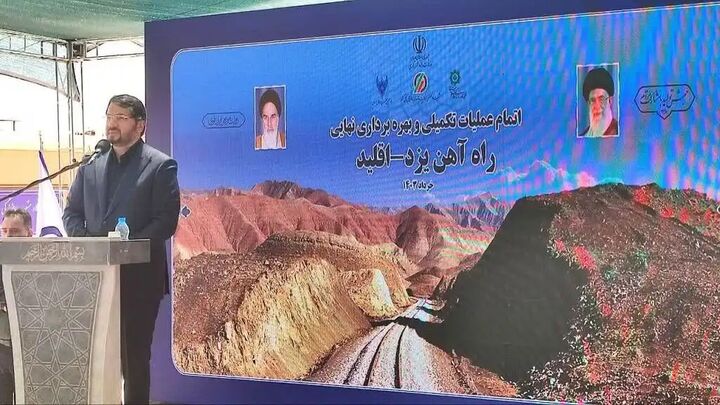 وزیر راه و شهرسازی از رشد ۵۷ درصدی ترانزیت ریلی و جادهای خبر داد وزیر راه و شهرسازی از رشد ۵۷ درصدی ترانزیت ریلی و جادهای خبر داد