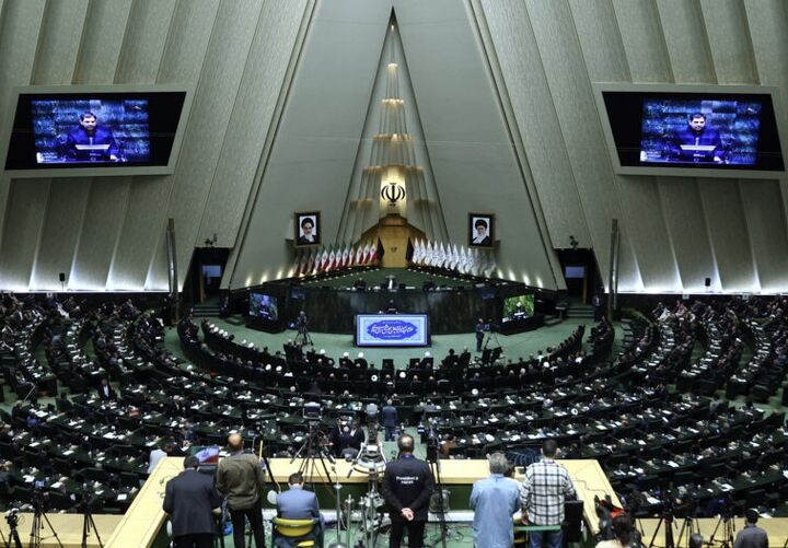 برگزاری آئین افتتاحیه دوازدهمین دوره مجلس شورای اسلامی/ بروجردی رئیس سنی شد + تصویر برگزاری آئین افتتاحیه دوازدهمین دوره مجلس شورای اسلامی/ بروجردی رئیس سنی شد + تصویر