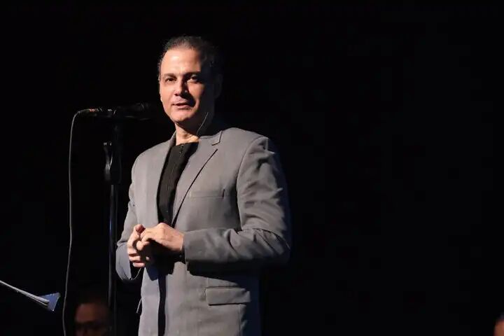 علیرضا قربانی در دُبی روی صحنه میرود علیرضا قربانی در دُبی روی صحنه میرود