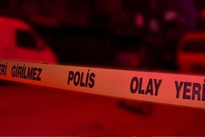 پلیس ترکیه قاتل فراری را به ایران تحویل داد پلیس ترکیه قاتل فراری را به ایران تحویل داد