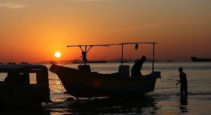 دمای هوای هرمزگان به ۵۰ درجه میرسد دمای هوای هرمزگان به ۵۰ درجه میرسد