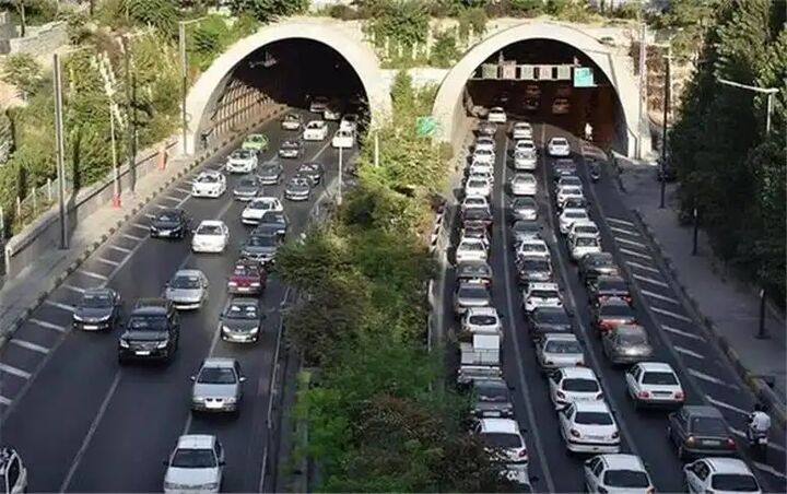 ترافیک نسبتا خلوت در تهران/ متخلفان هوشمند جریمه میشوند ترافیک نسبتا خلوت در تهران/ متخلفان هوشمند جریمه میشوند
