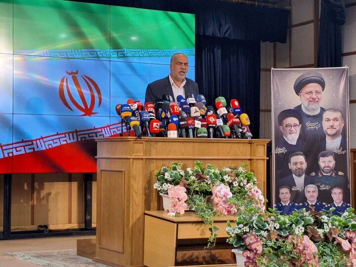 اصلاح ساختار اداری و سیاسی با دو هدف تقویت «جمهوریت» و «اسلامیت» نظام در اولویت است اصلاح ساختار اداری و سیاسی با دو هدف تقویت «جمهوریت» و «اسلامیت» نظام در اولویت است