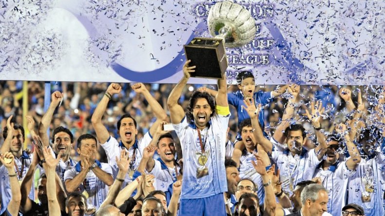 نهمین قهرمانی، پرسپولیسیها را دست نیافتنیتر کرد + عکس قهرمانان