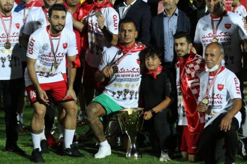 نهمین قهرمانی، پرسپولیسیها را دست نیافتنیتر کرد + عکس قهرمانان