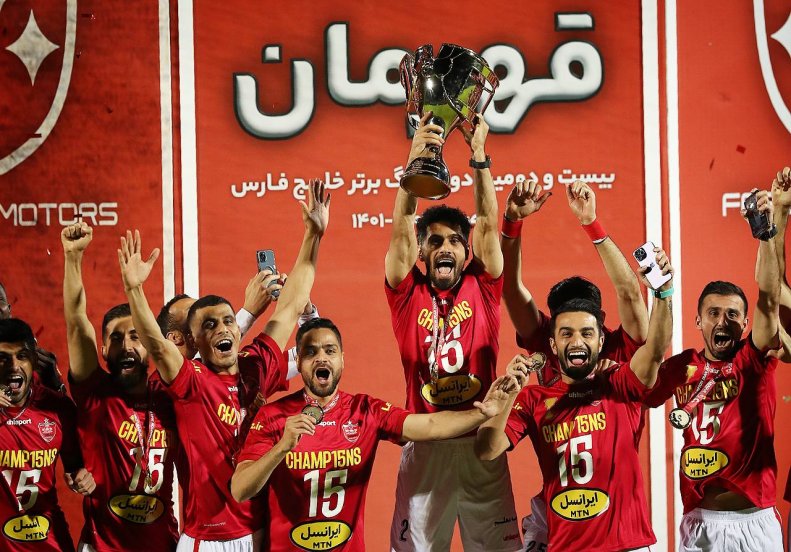 نهمین قهرمانی، پرسپولیسی‌ها را دست نیافتنی‌تر کرد + عکس قهرمانان