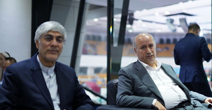 هاشمی و تاج میهمانان مراسم اهدای جام لیگ برتر هاشمی و تاج میهمانان مراسم اهدای جام لیگ برتر