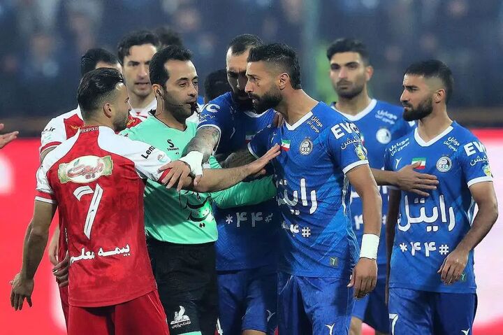 یک نیمه تا قهرمانی استقلال